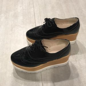 Black wedged sneaker